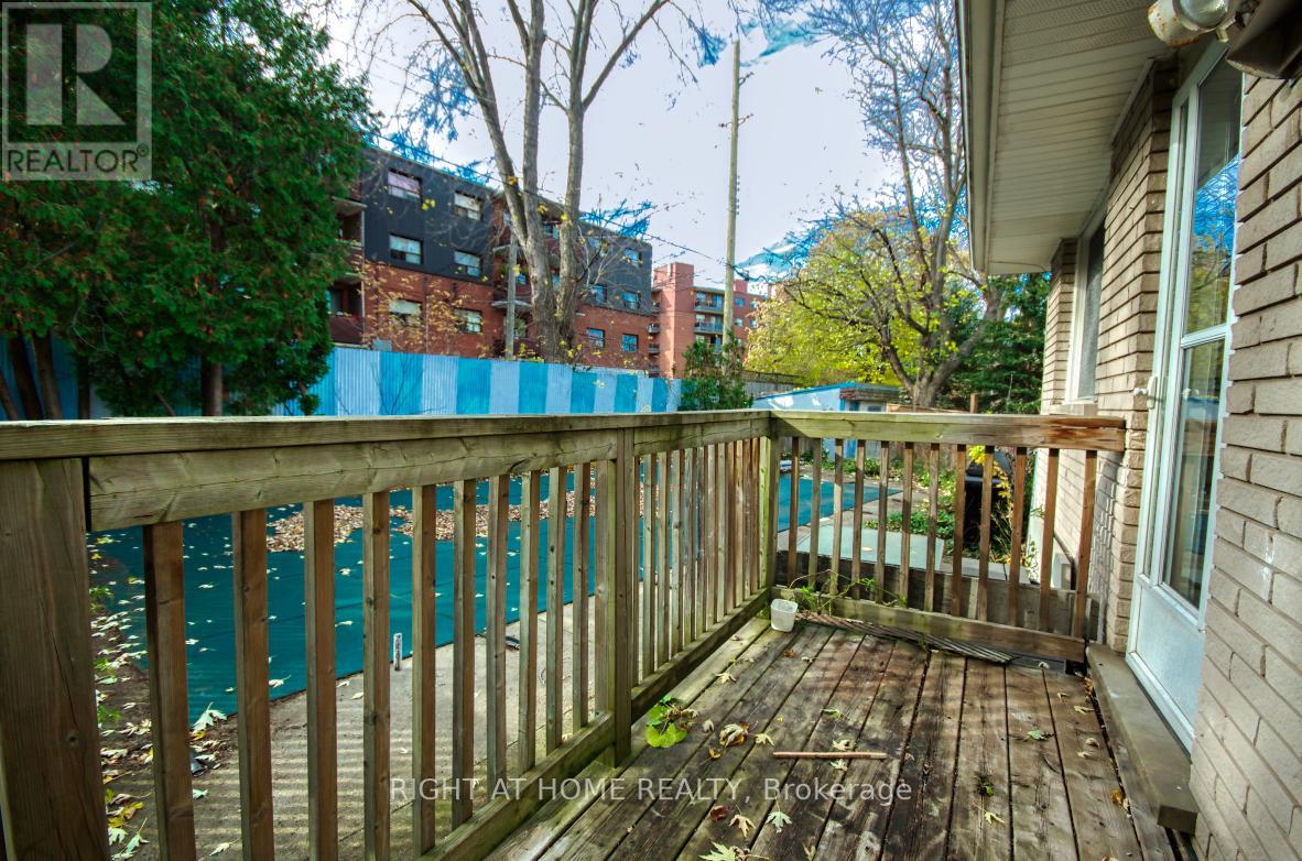 22 COLONIAL CRT