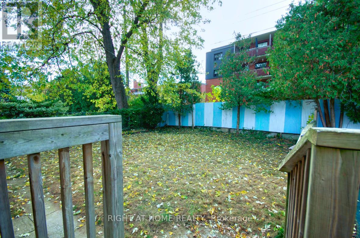 22 COLONIAL CRT