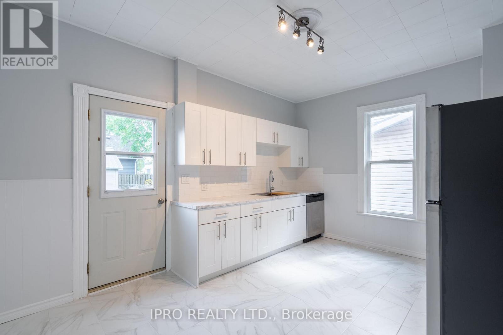 #A -25 HORTON ST, #A