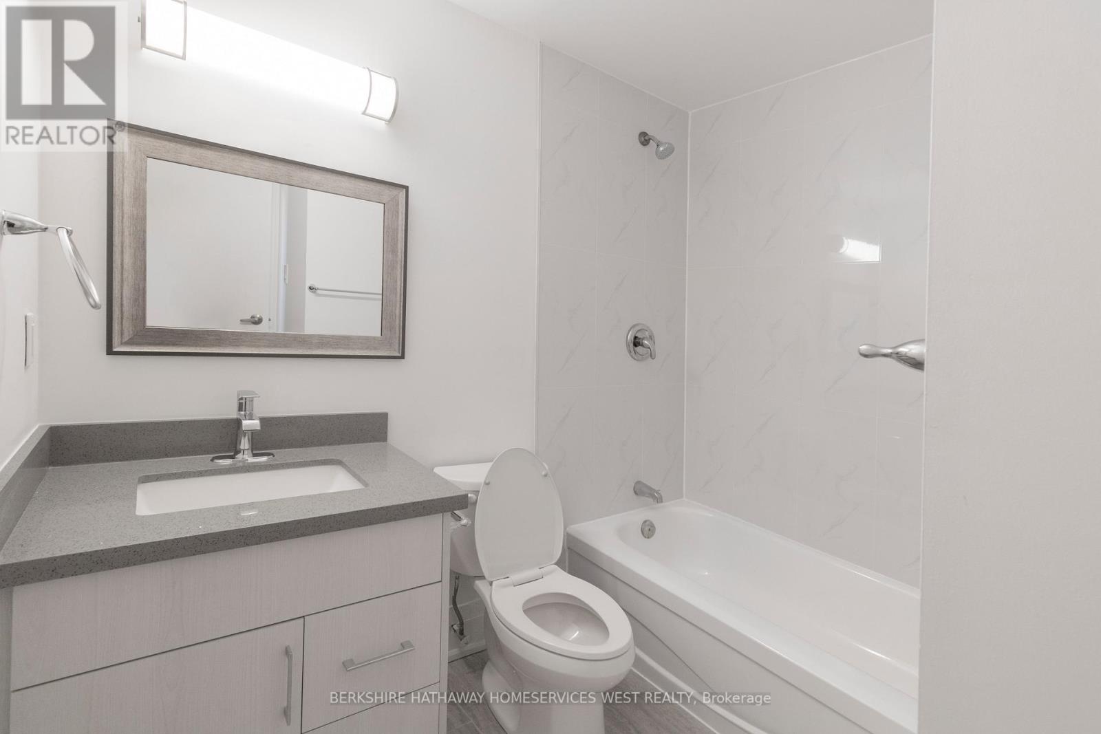 #203 -4422 HURON ST, #203