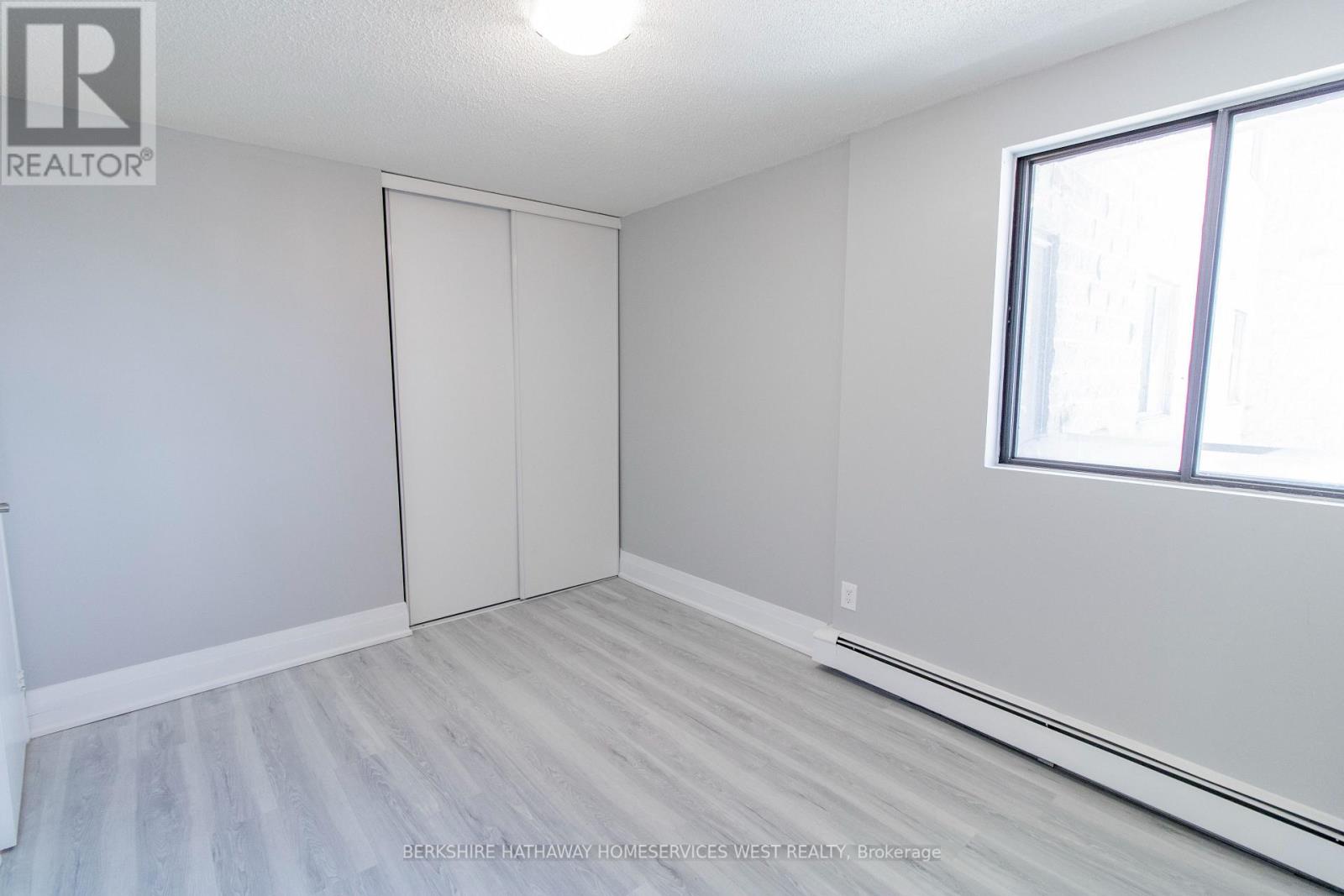 #203 -4422 HURON ST, #203
