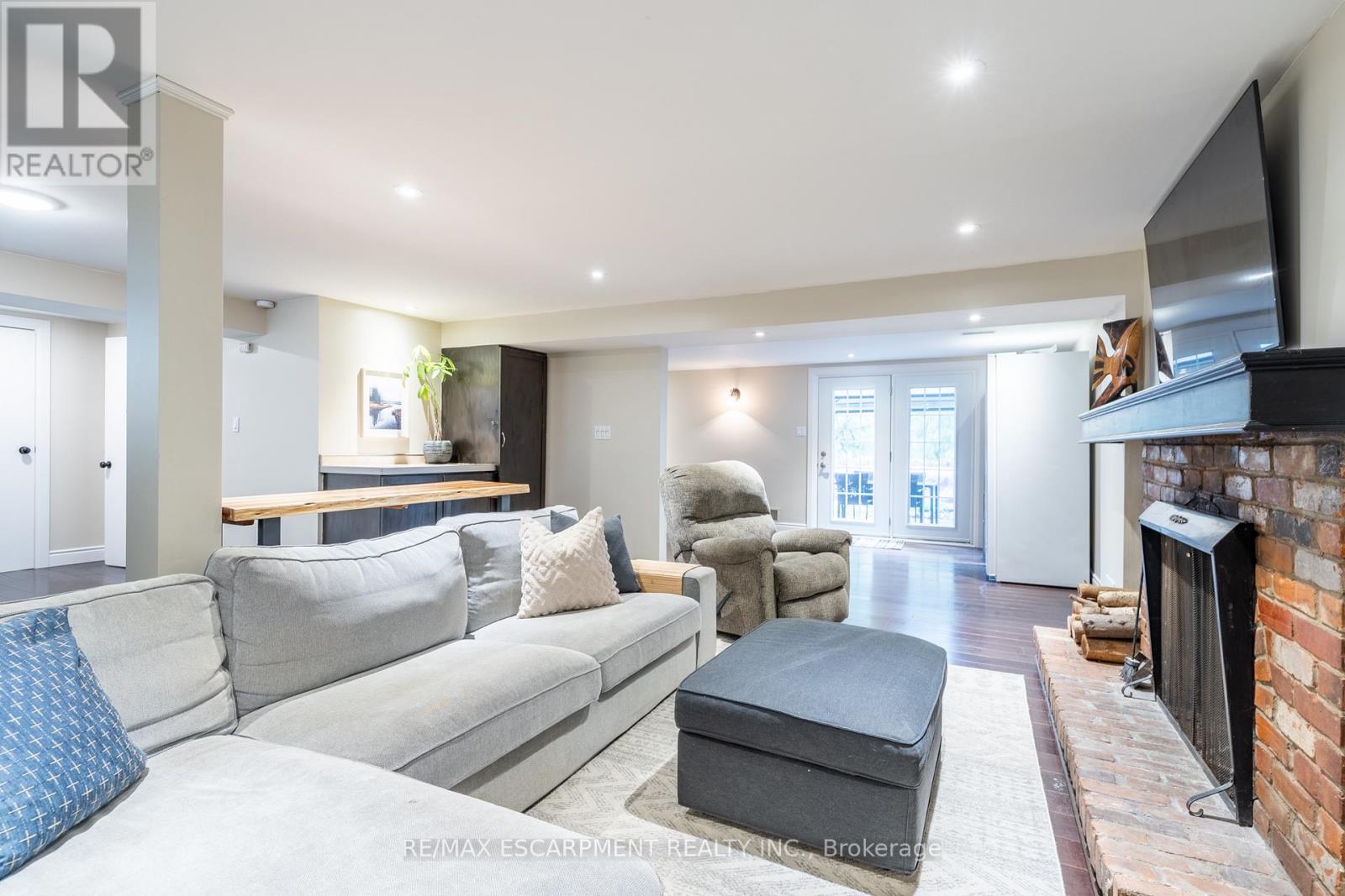 4 VALLEYDALE CRT