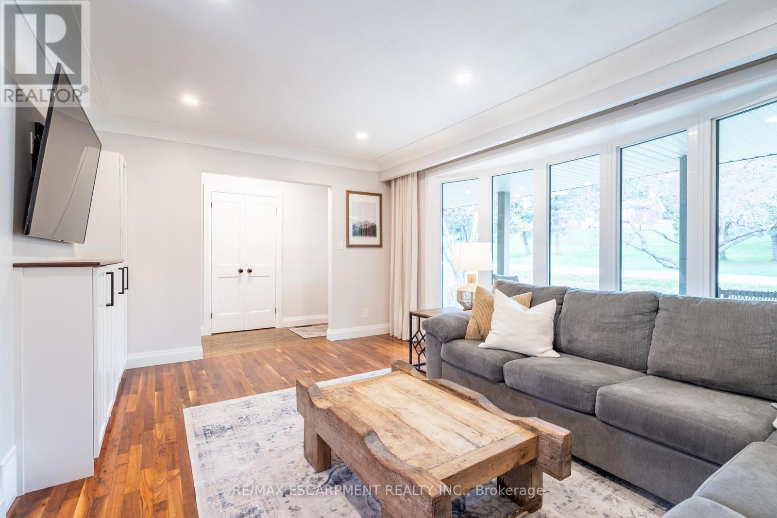 4 VALLEYDALE CRT