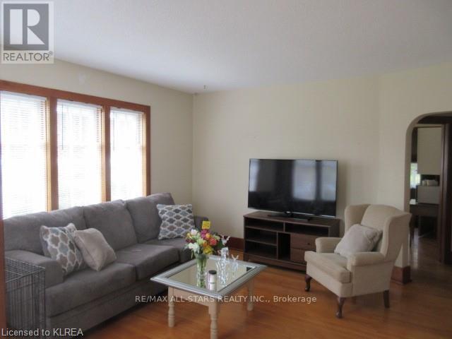 22 JOSEPH & LOT 8 PL70 ST