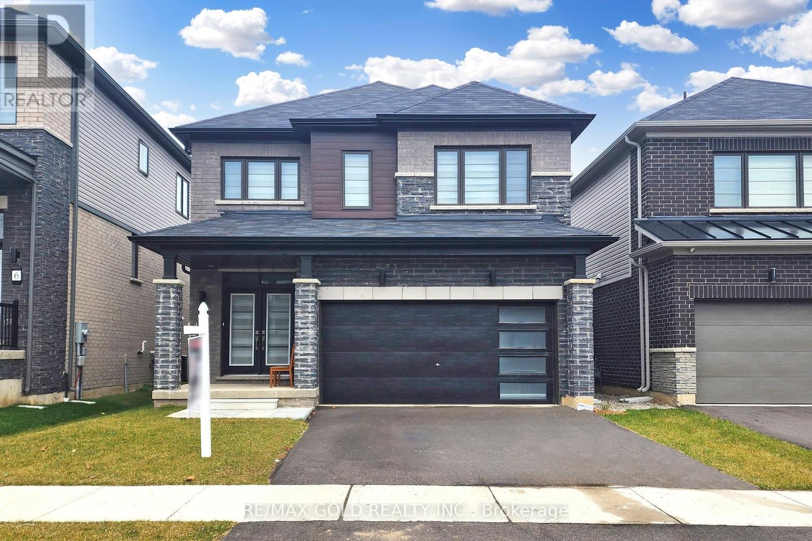 4 GUNN AVE