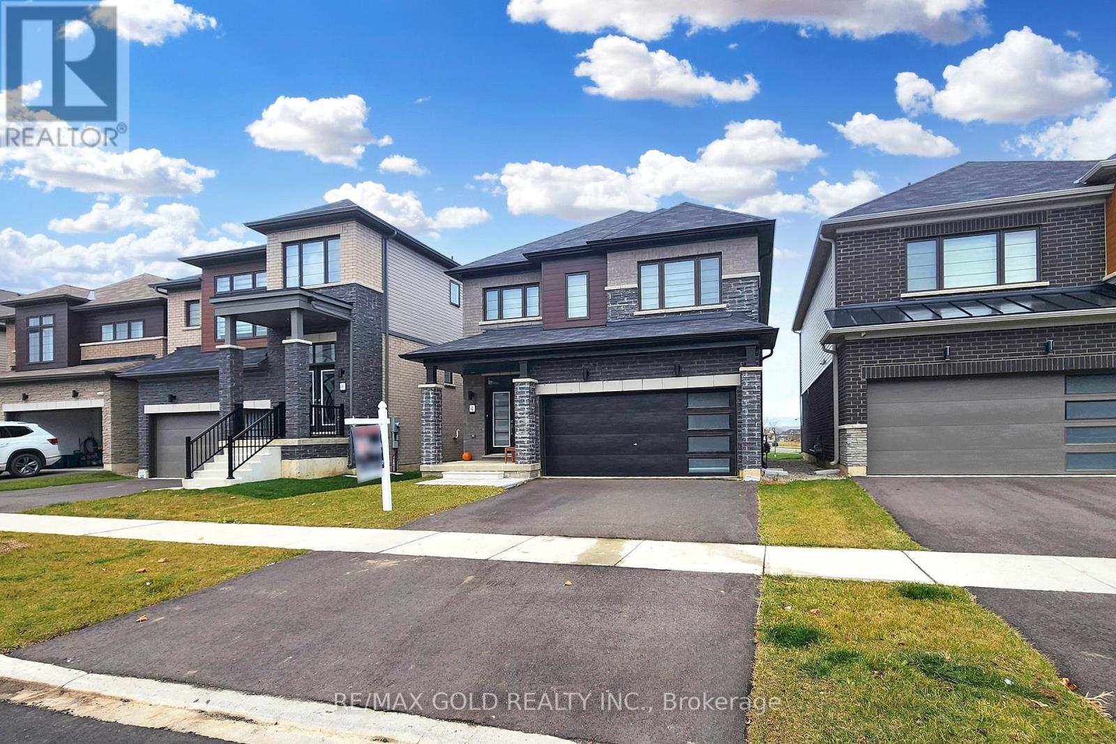 4 GUNN AVE