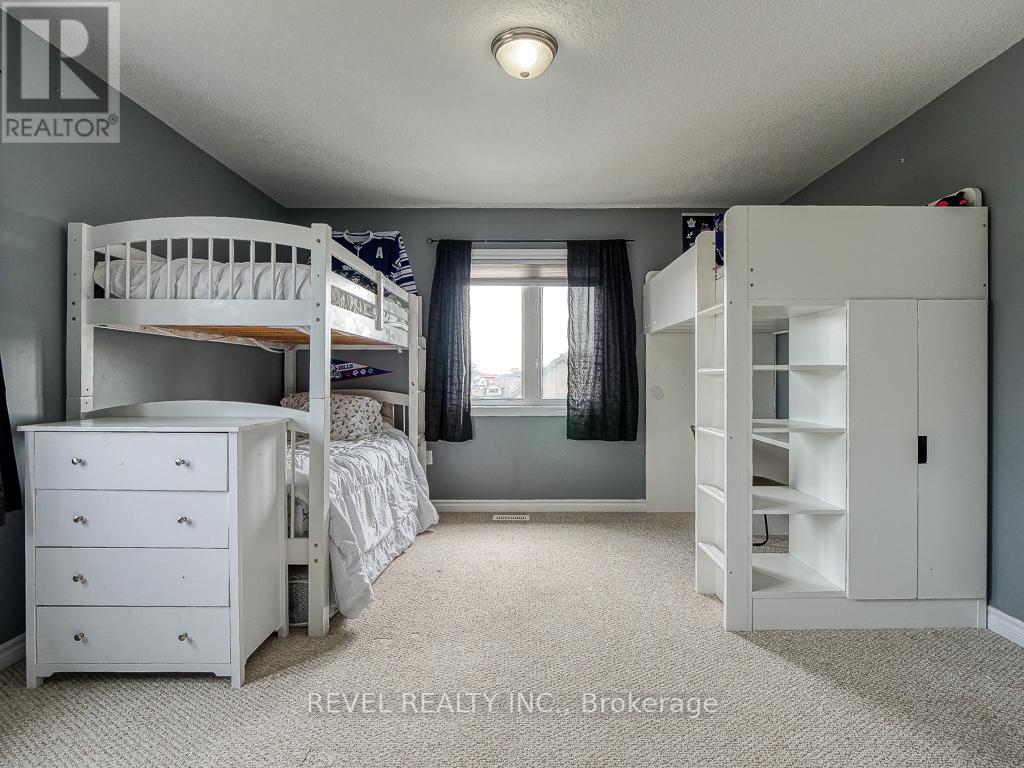 236 THREE WOOD DR