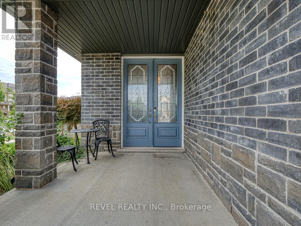 236 THREE WOOD DR