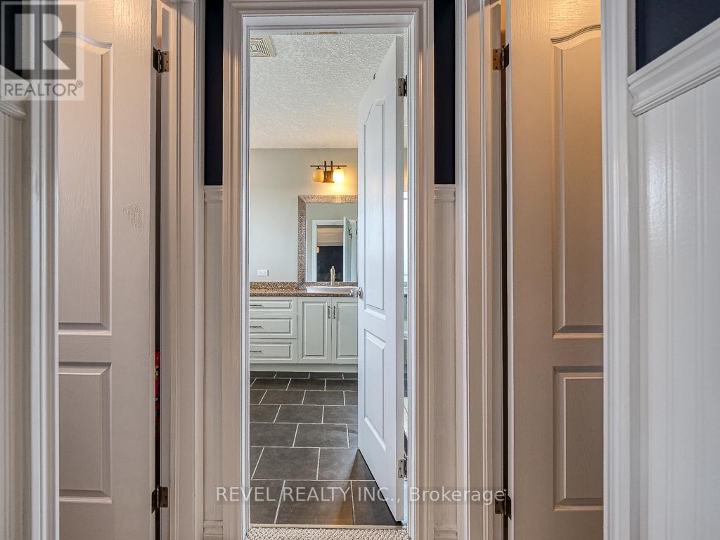 236 THREE WOOD DR