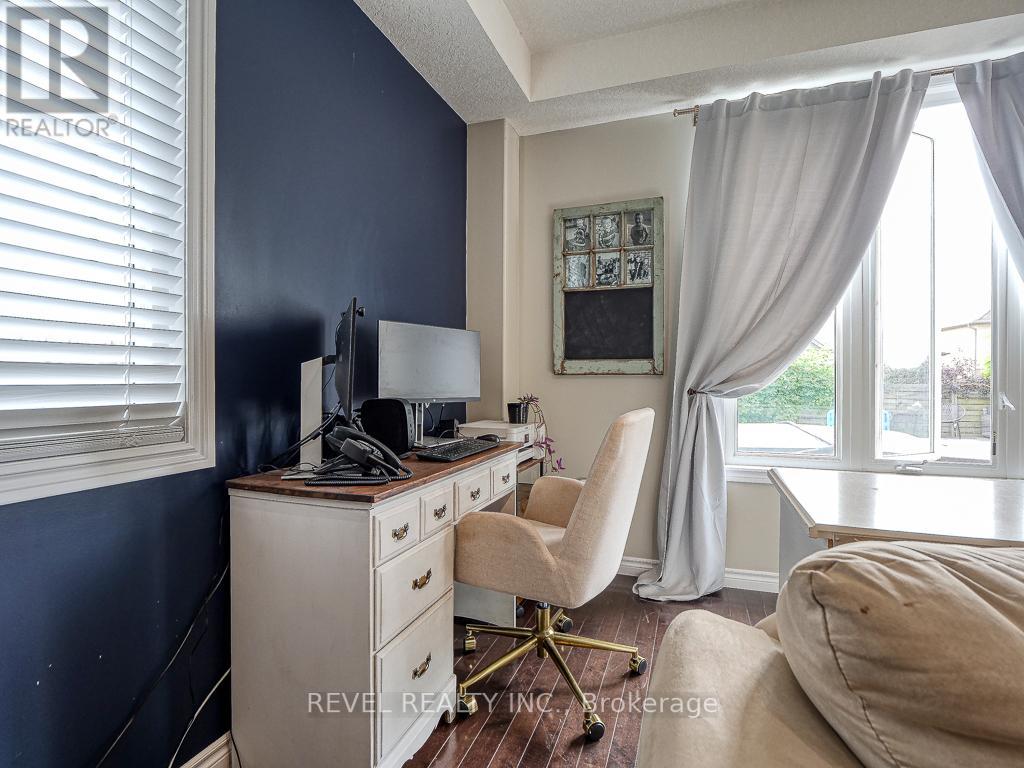 236 THREE WOOD DR