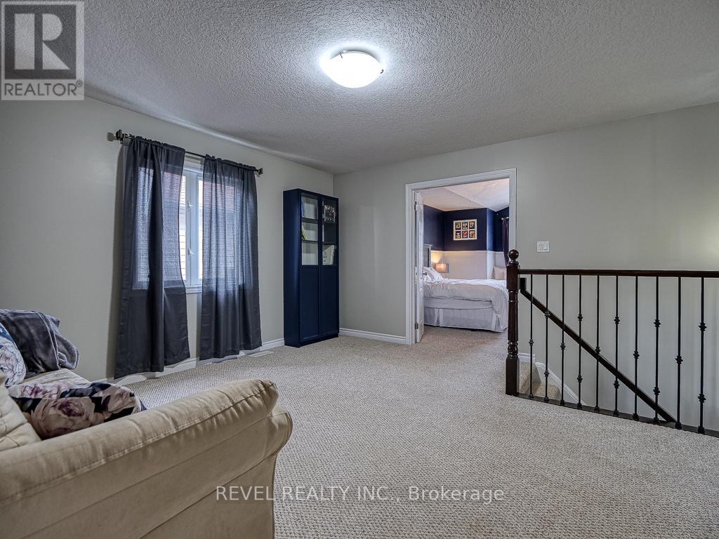 236 THREE WOOD DR
