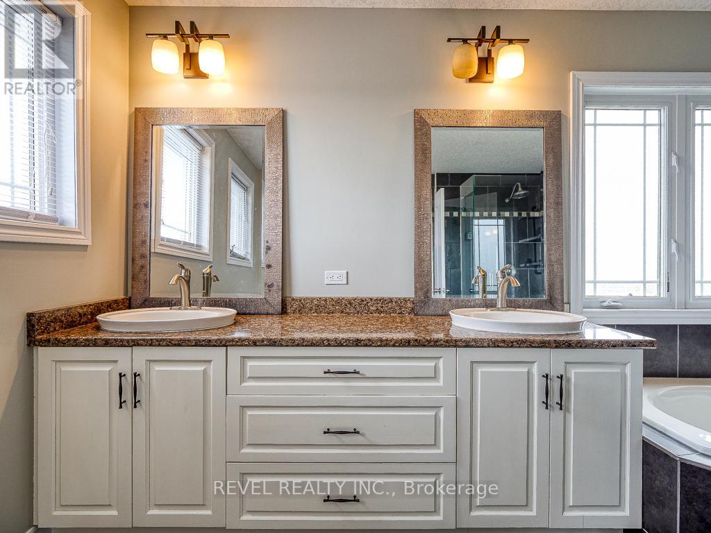 236 THREE WOOD DR
