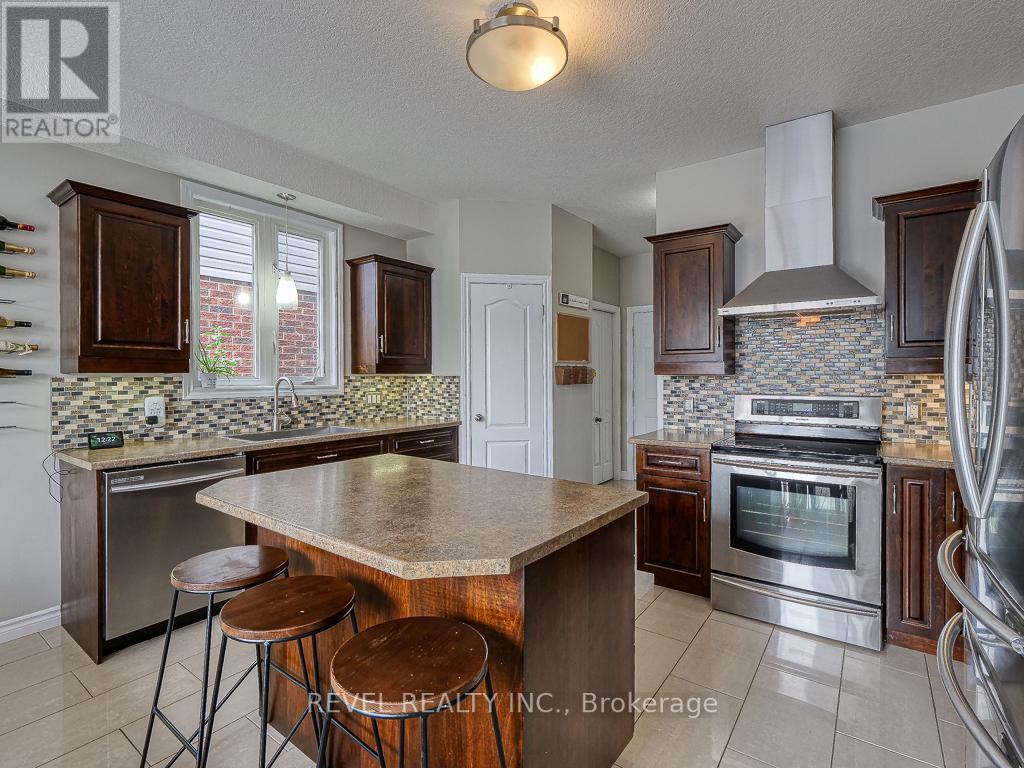 236 THREE WOOD DR