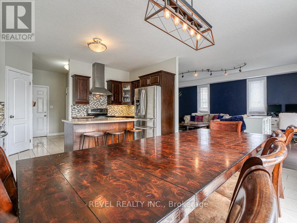 236 THREE WOOD DR