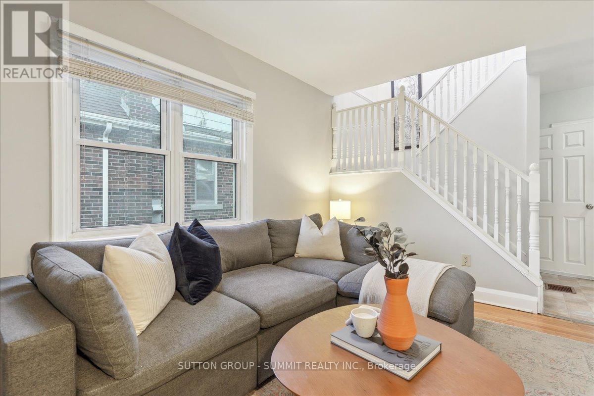 44 CROSTHWAITE AVE S