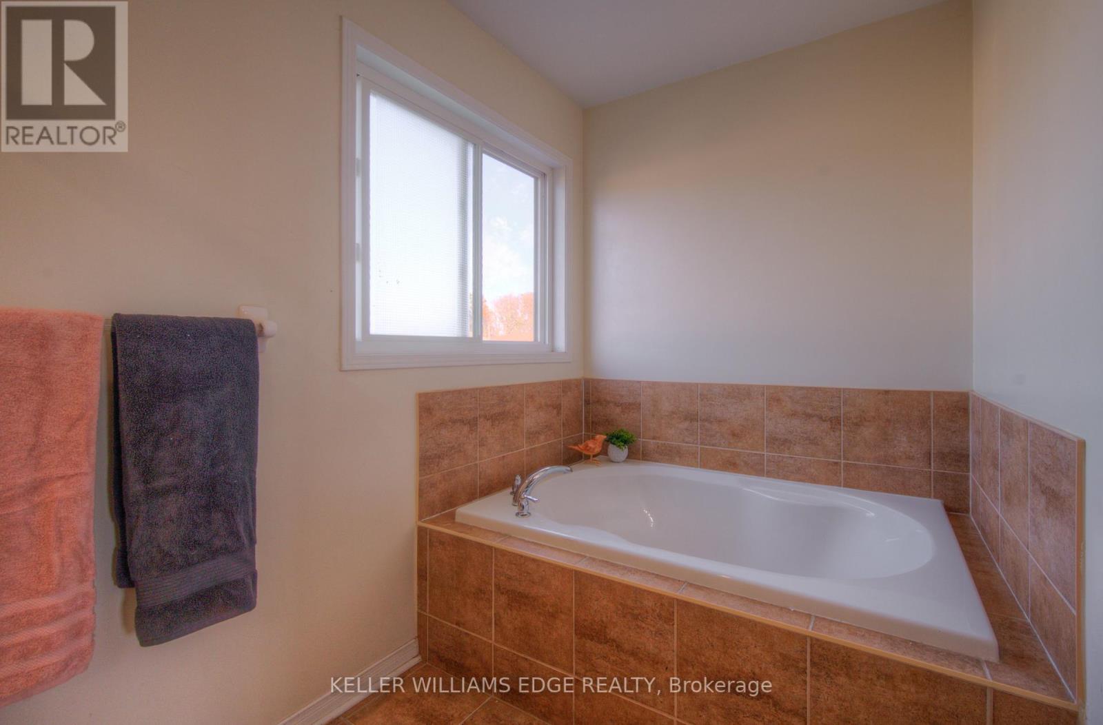 49 WALDIE CRES