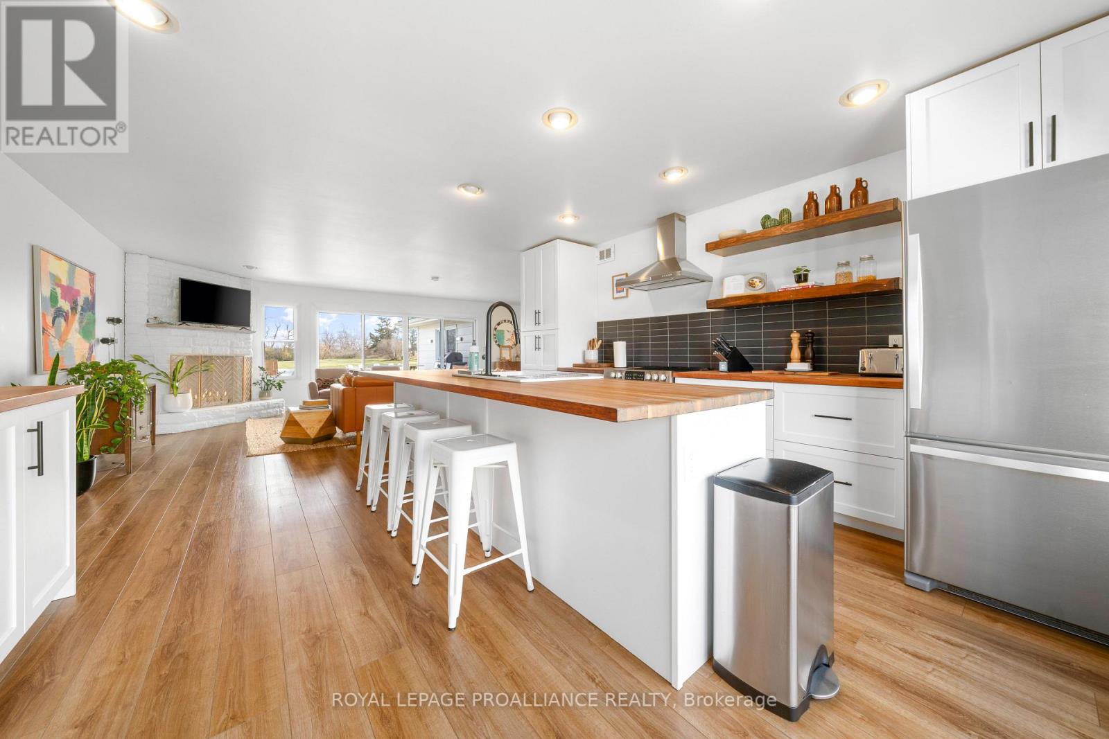 852 COUNTY ROAD 5