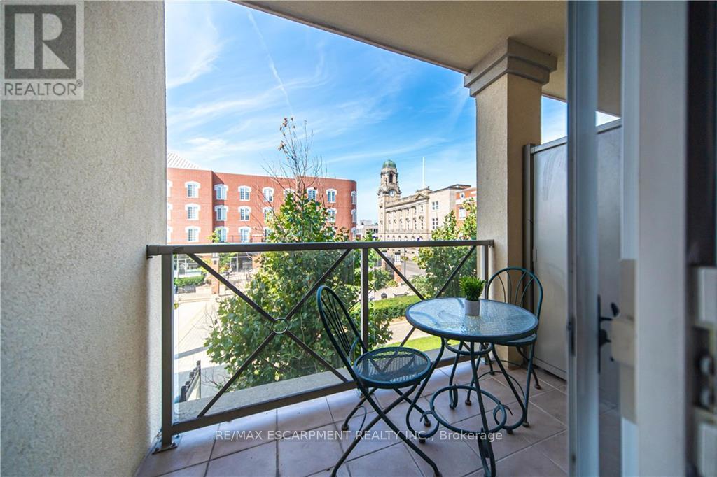 #203 -150 COLBORNE ST E, #203