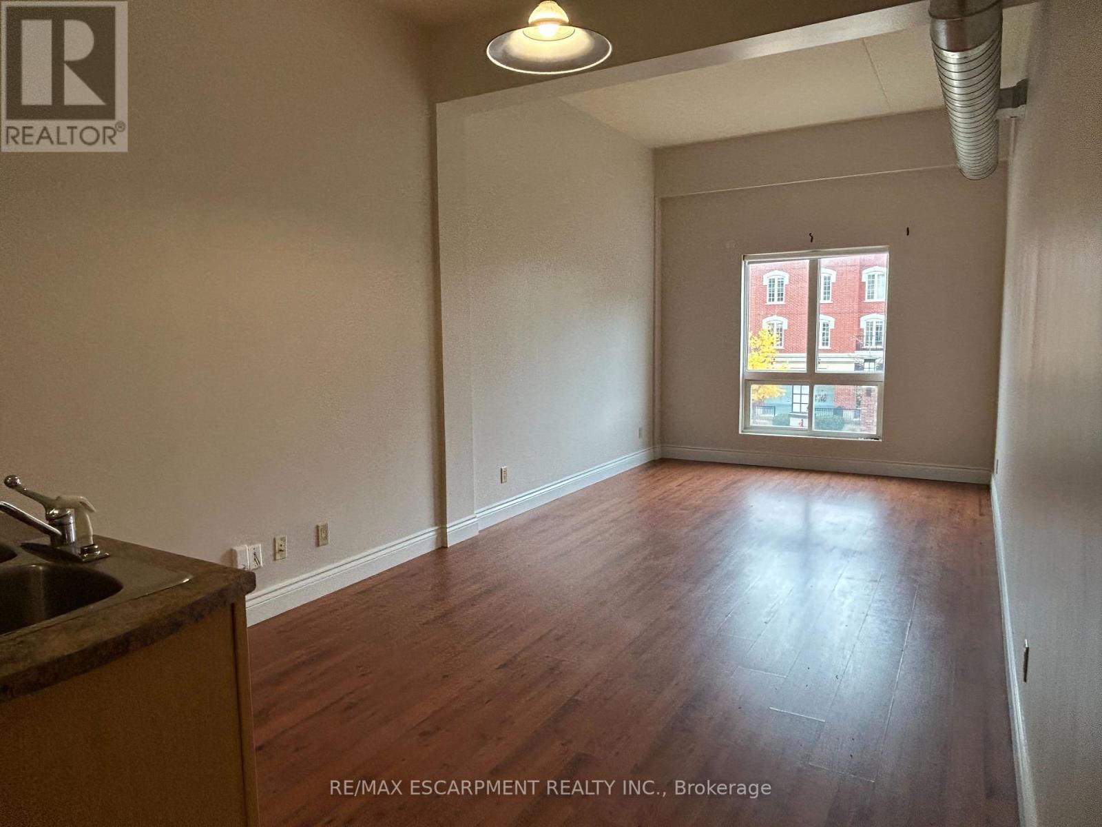 #203 -150 COLBORNE ST E, #203