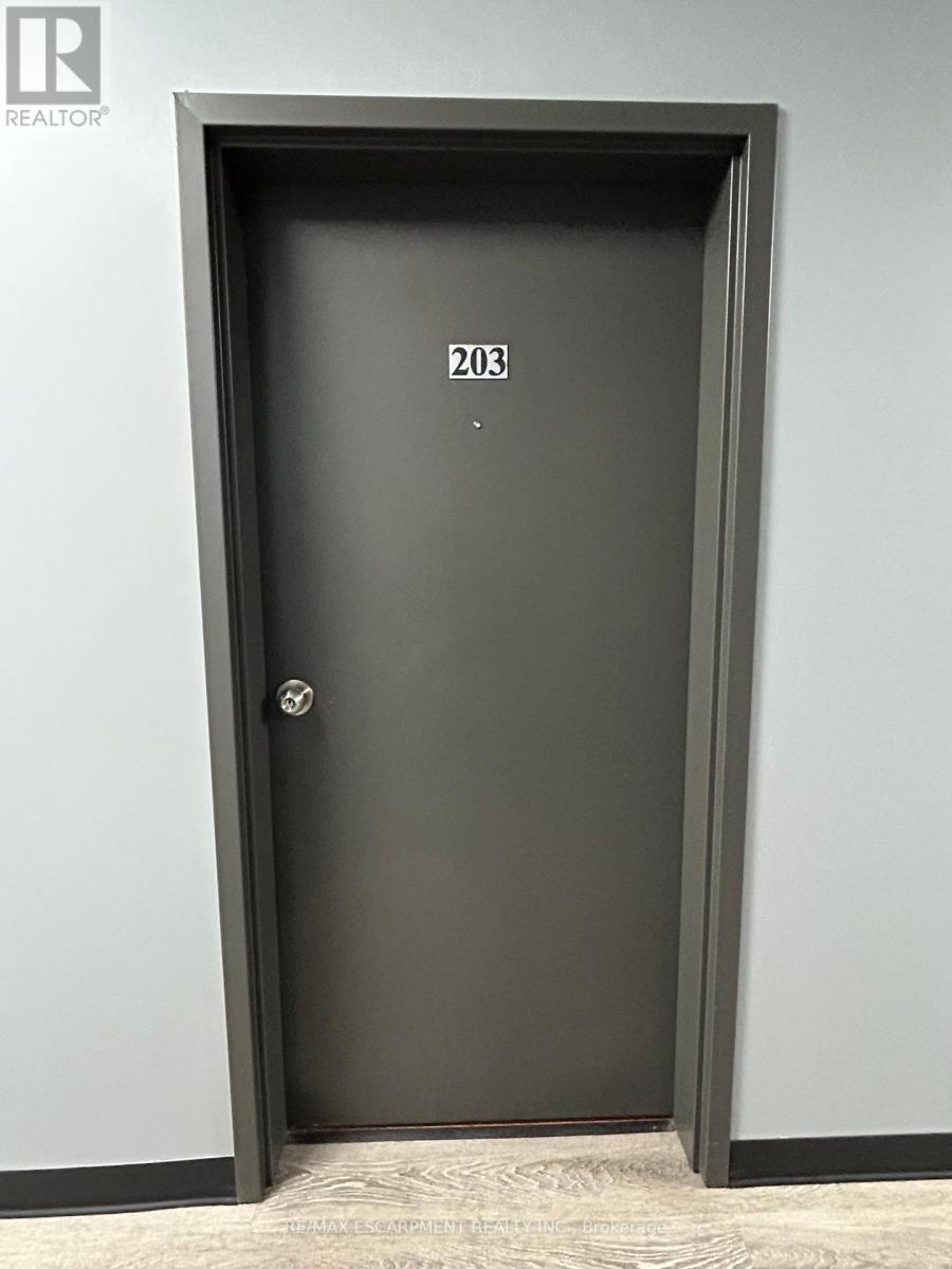 #203 -150 COLBORNE ST E, #203