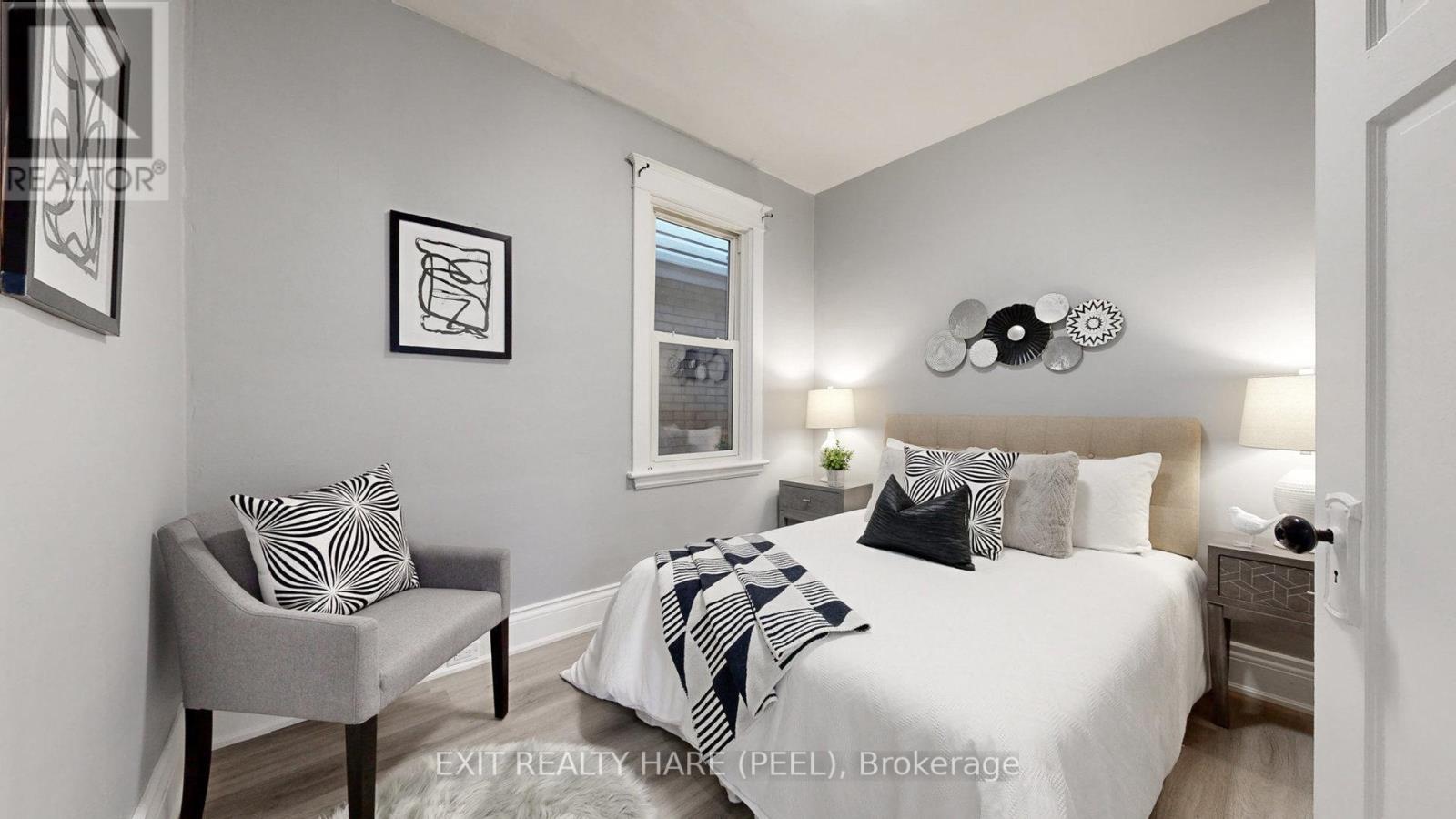 214 ROSSLYN AVE S