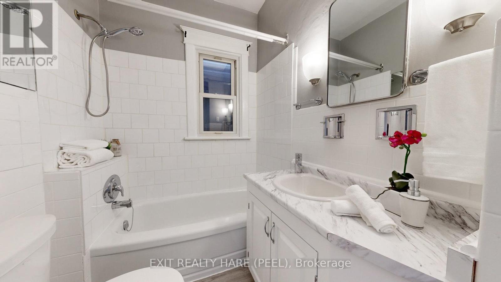 214 ROSSLYN AVE S