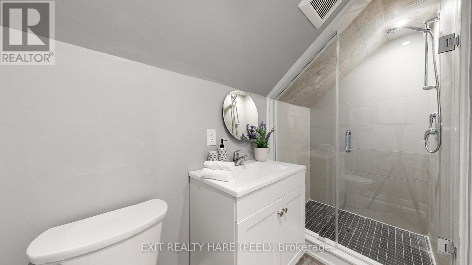 214 ROSSLYN AVE S