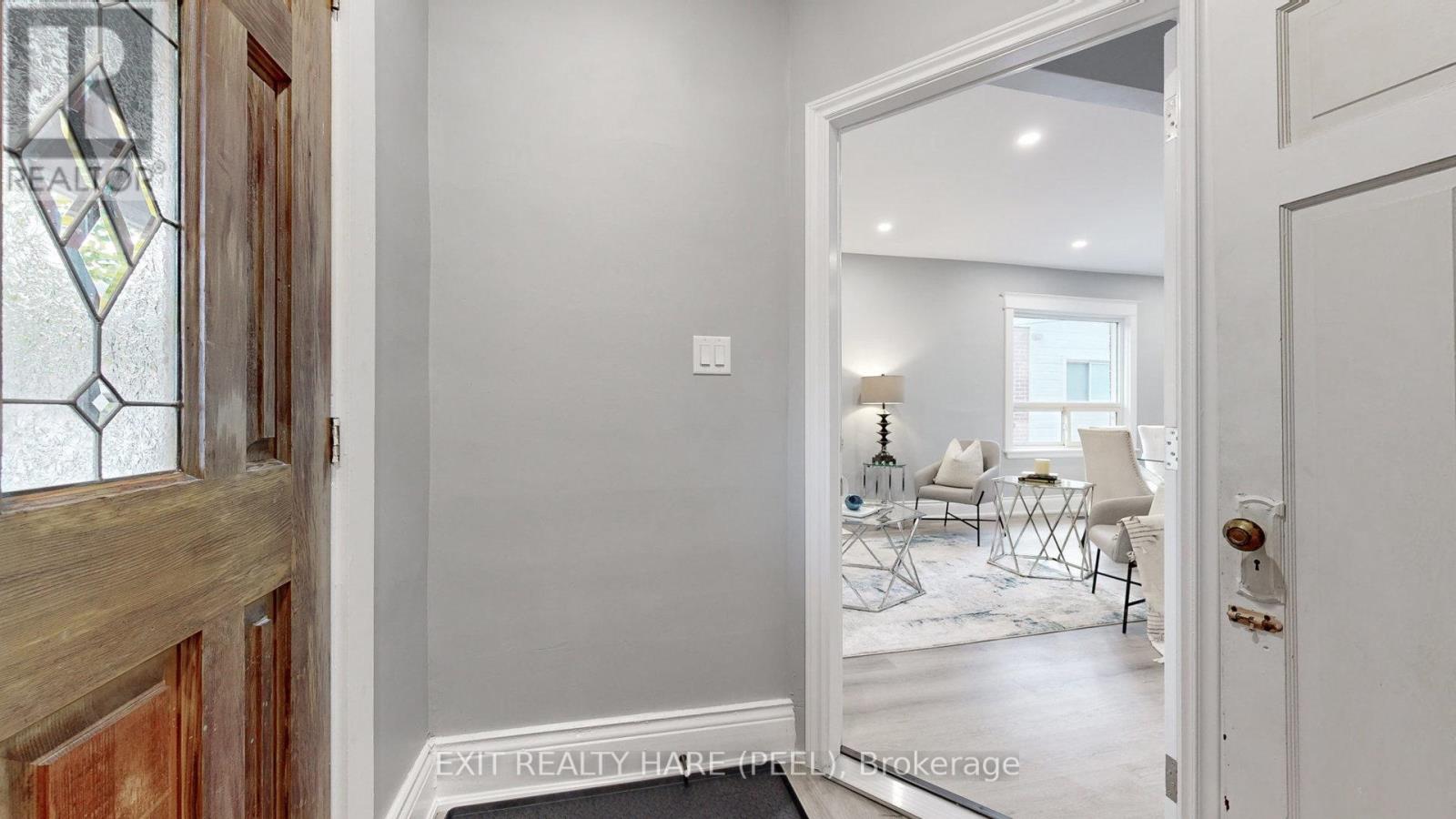 214 ROSSLYN AVE S