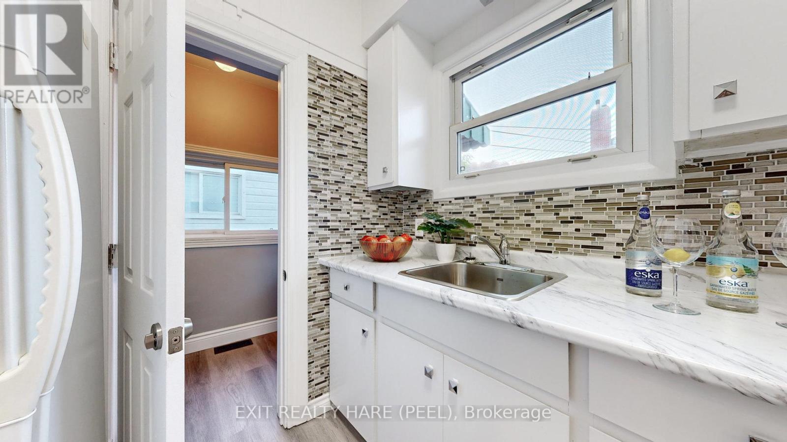 214 ROSSLYN AVE S