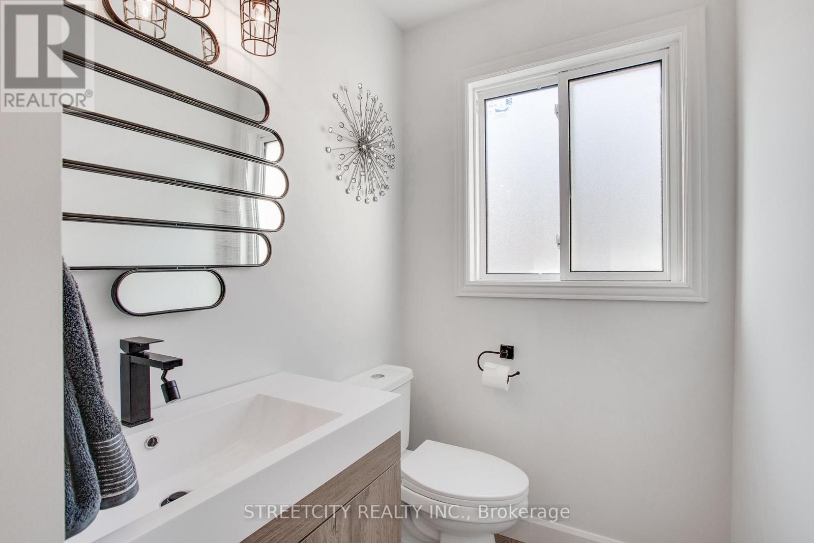 433 AMBLESIDE DR