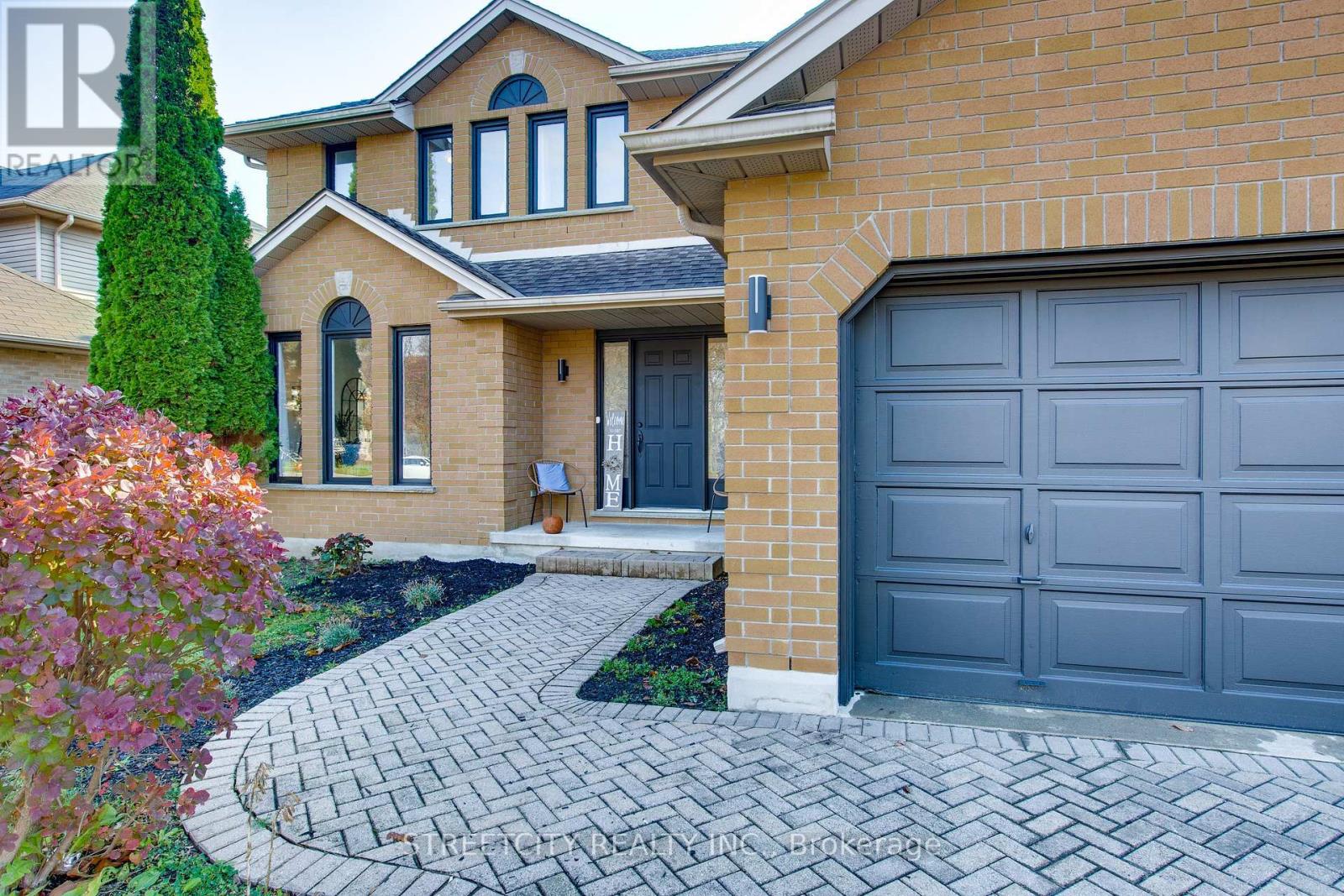 433 AMBLESIDE DR