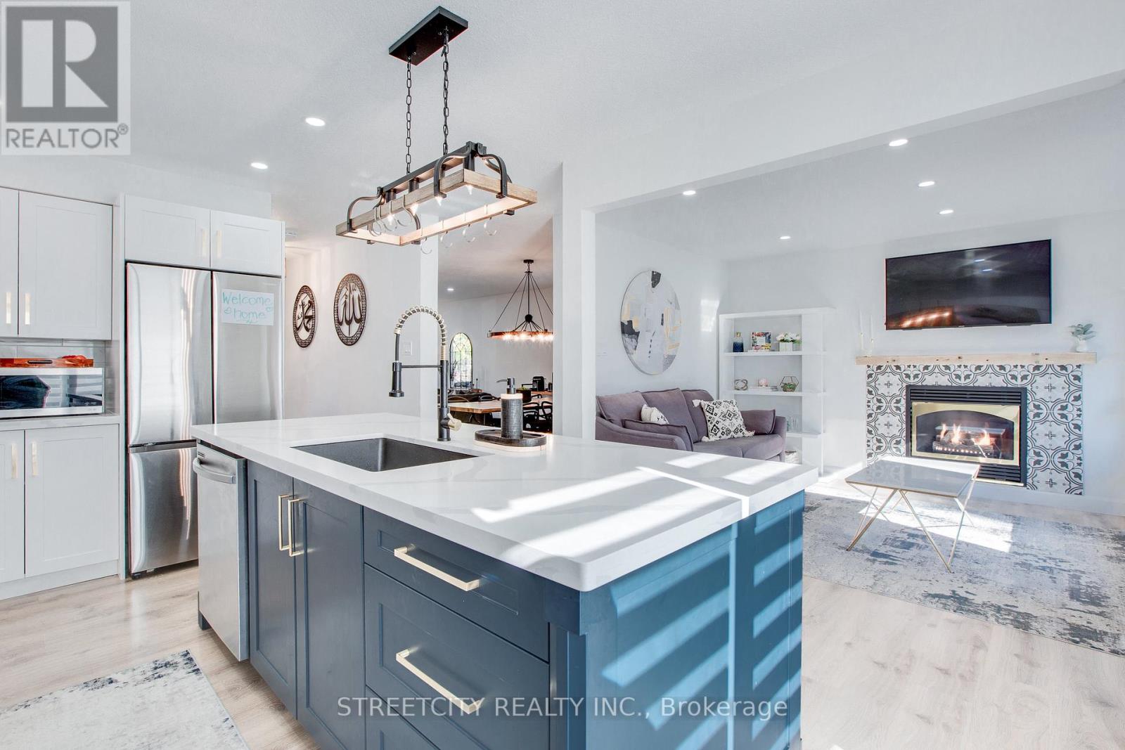 433 AMBLESIDE DR