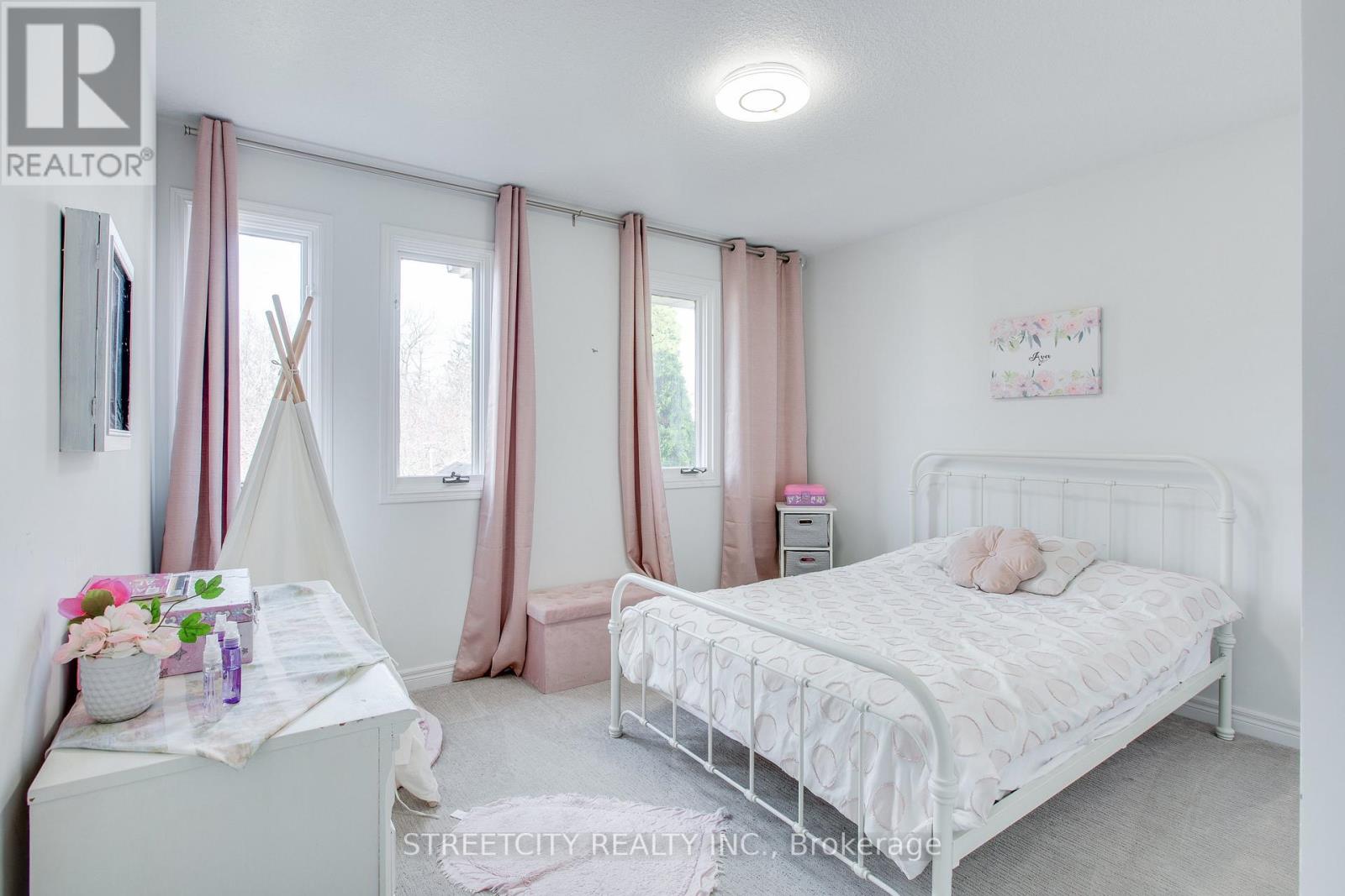 433 AMBLESIDE DR