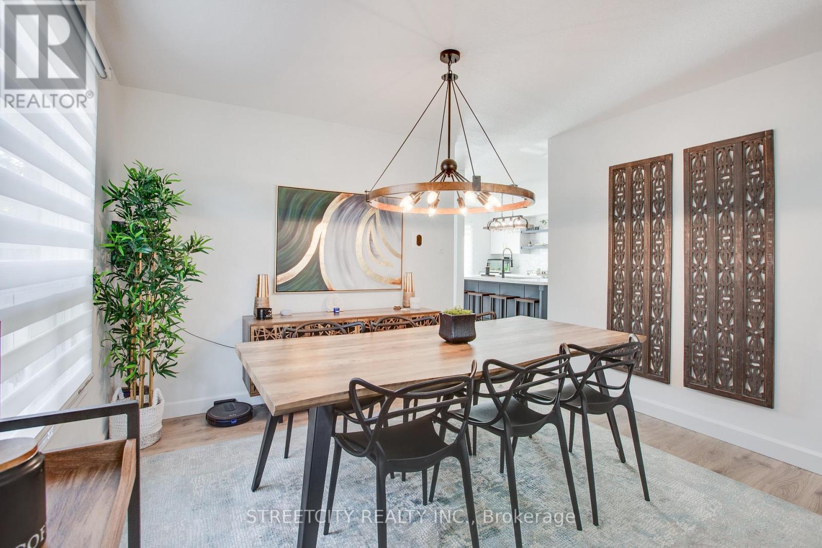 433 AMBLESIDE DR