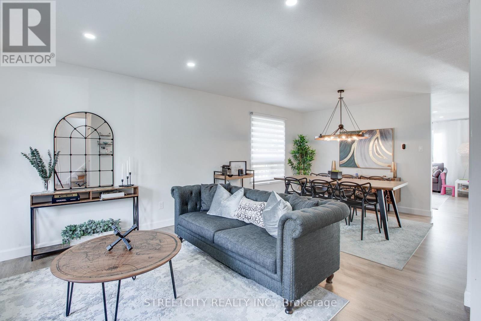 433 AMBLESIDE DR