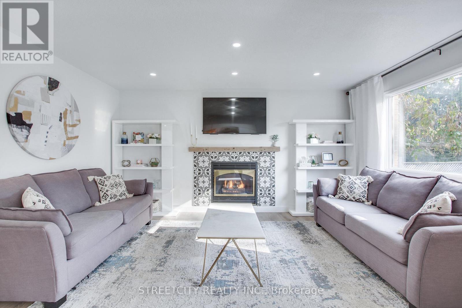 433 AMBLESIDE DR