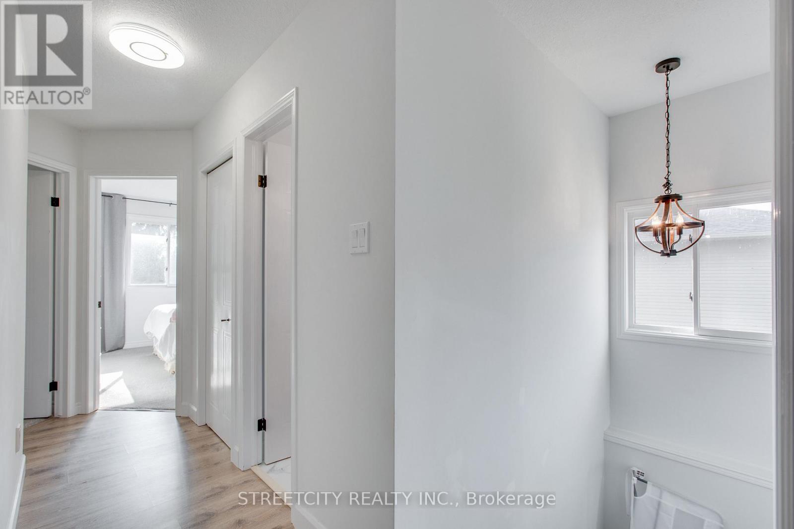 433 AMBLESIDE DR
