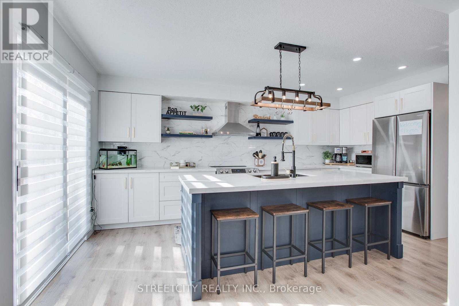 433 AMBLESIDE DR