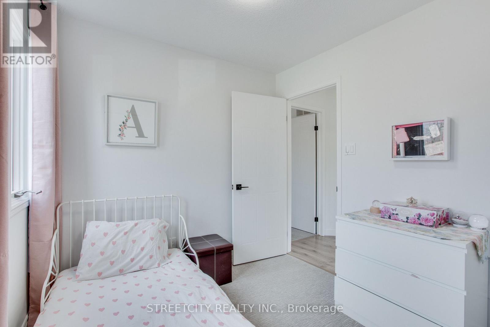 433 AMBLESIDE DR