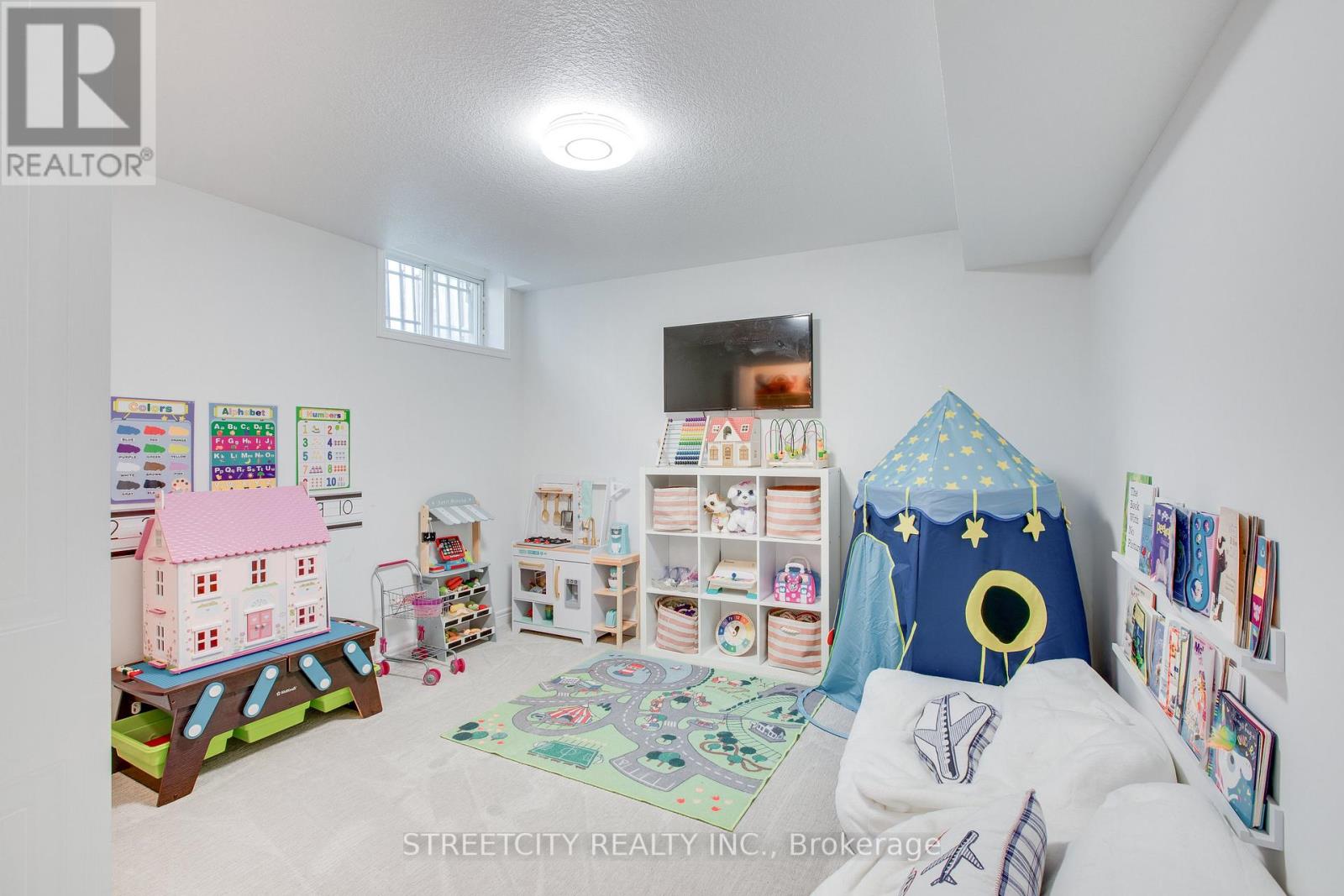433 AMBLESIDE DR