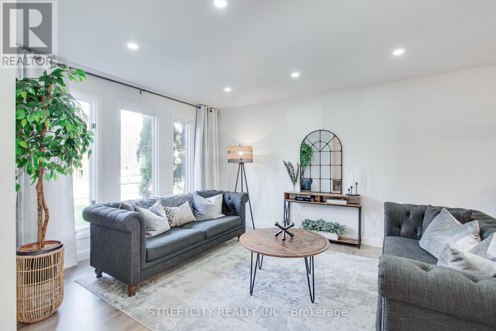 433 AMBLESIDE DR