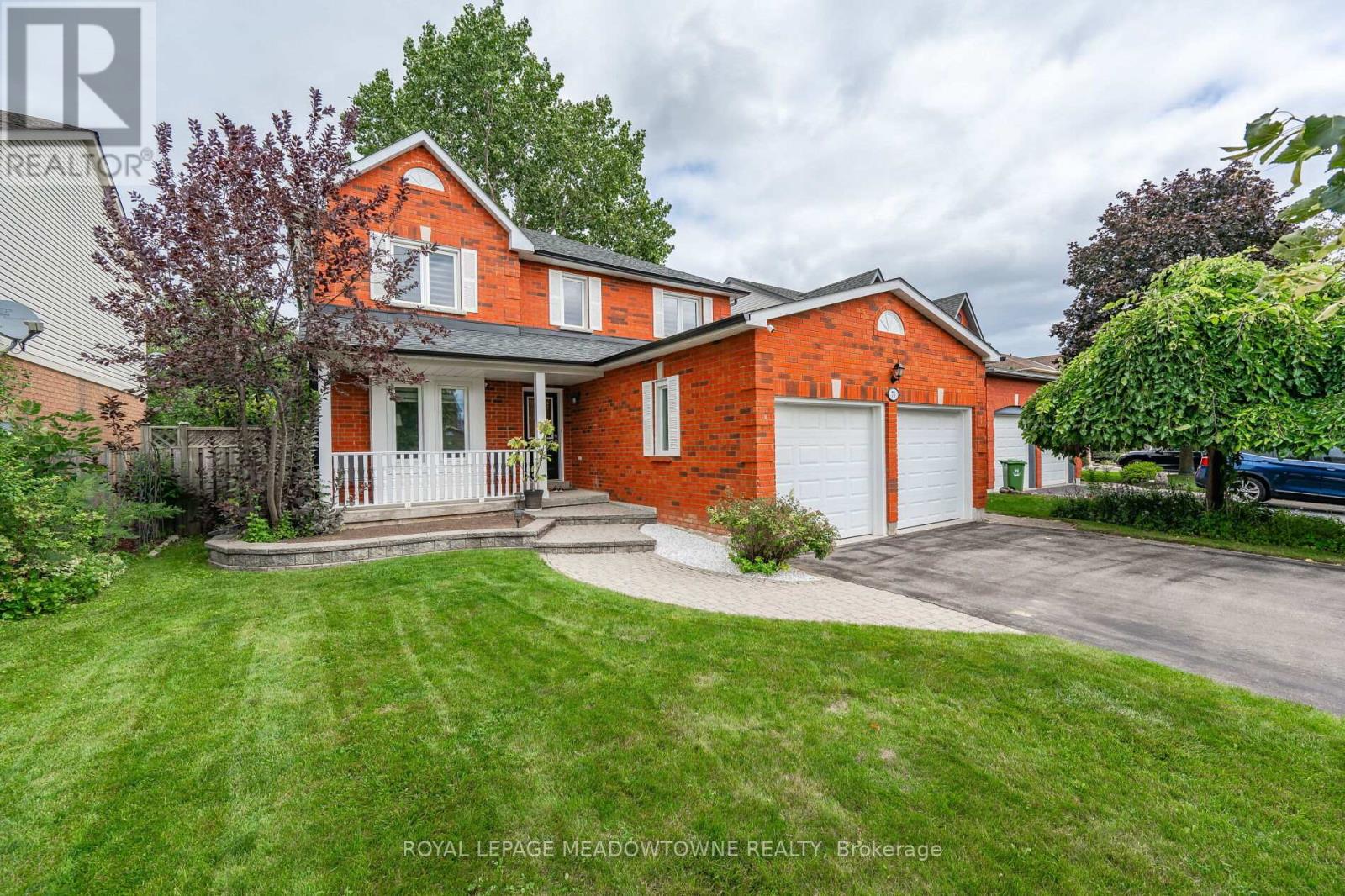 74 ROYALEDGE WAY