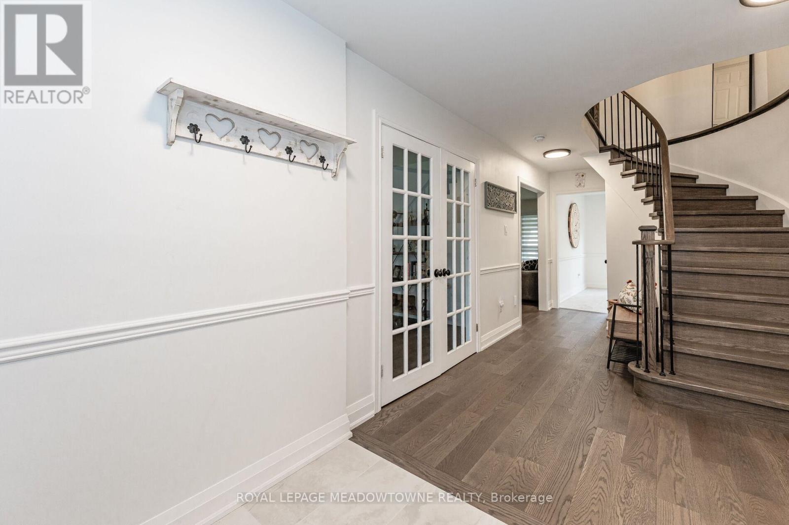 74 ROYALEDGE WAY