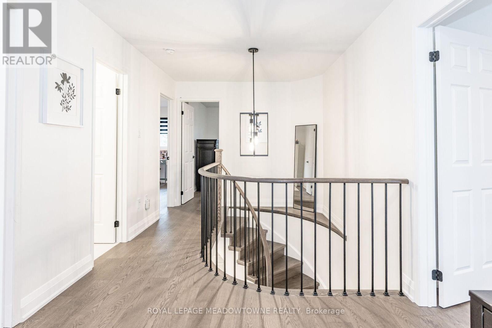 74 ROYALEDGE WAY