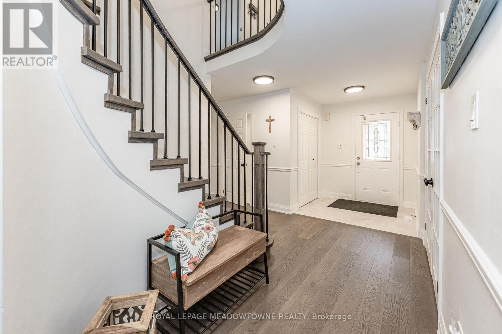74 ROYALEDGE WAY