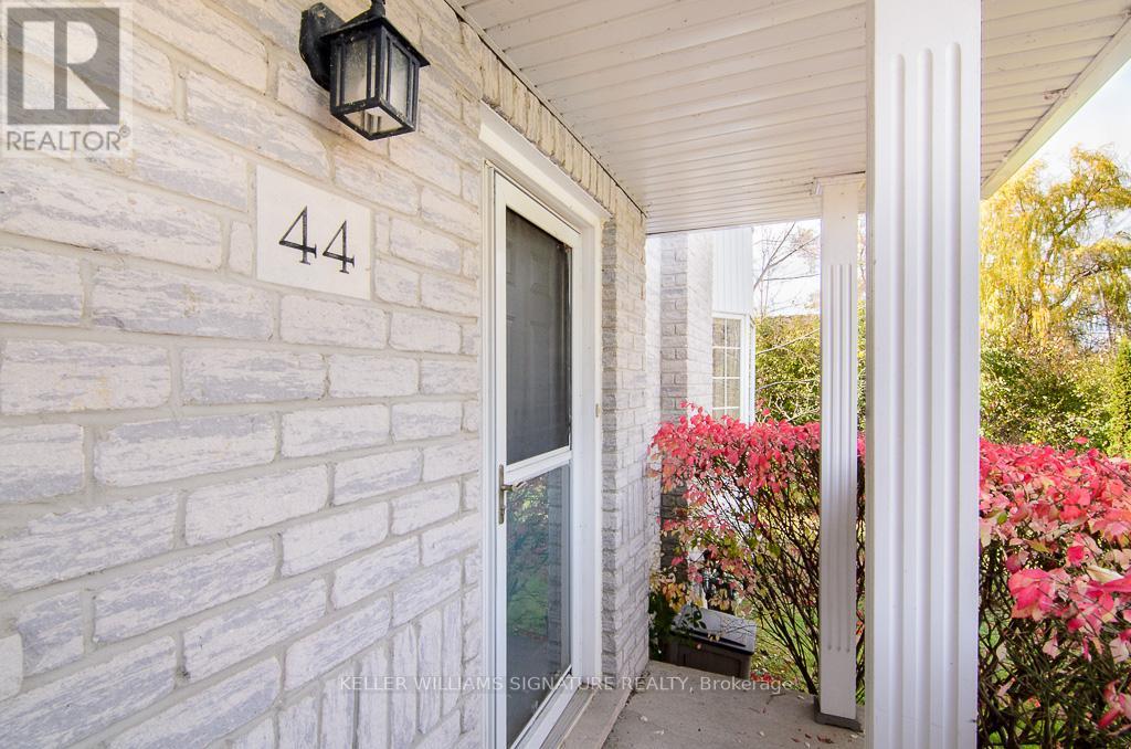 #44 -76 FRANCES AVE, #44