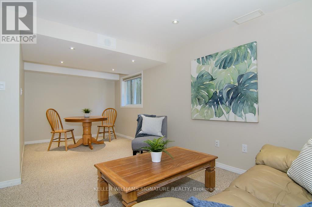 #44 -76 FRANCES AVE, #44