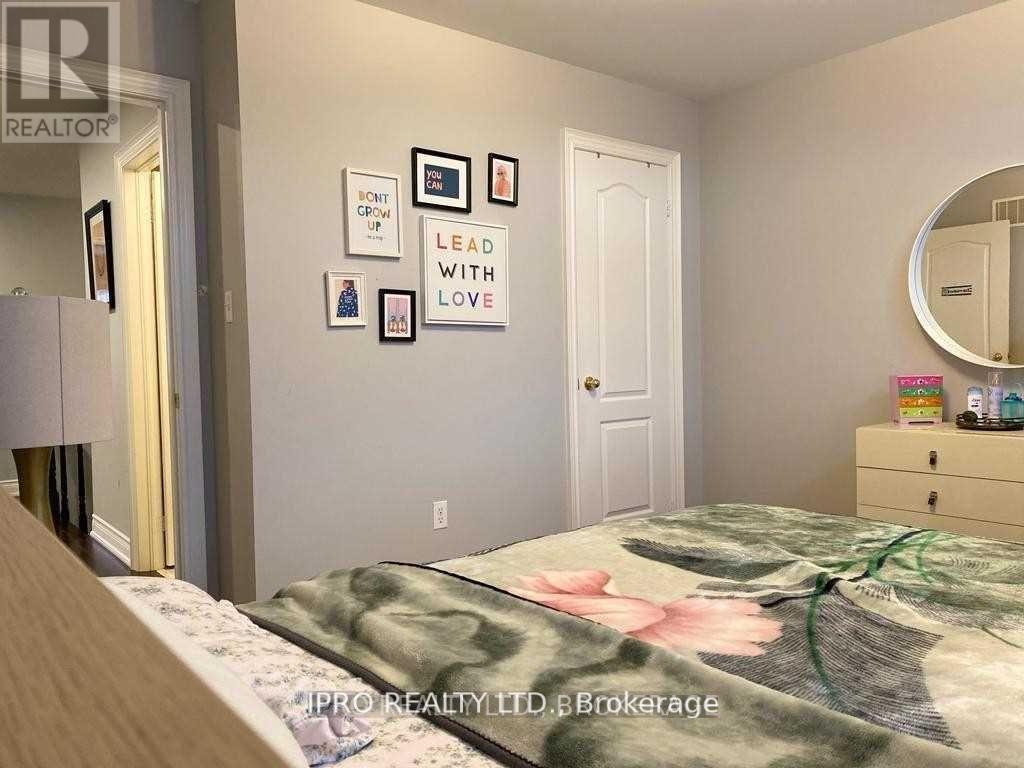 35 PRUDHAM CRES