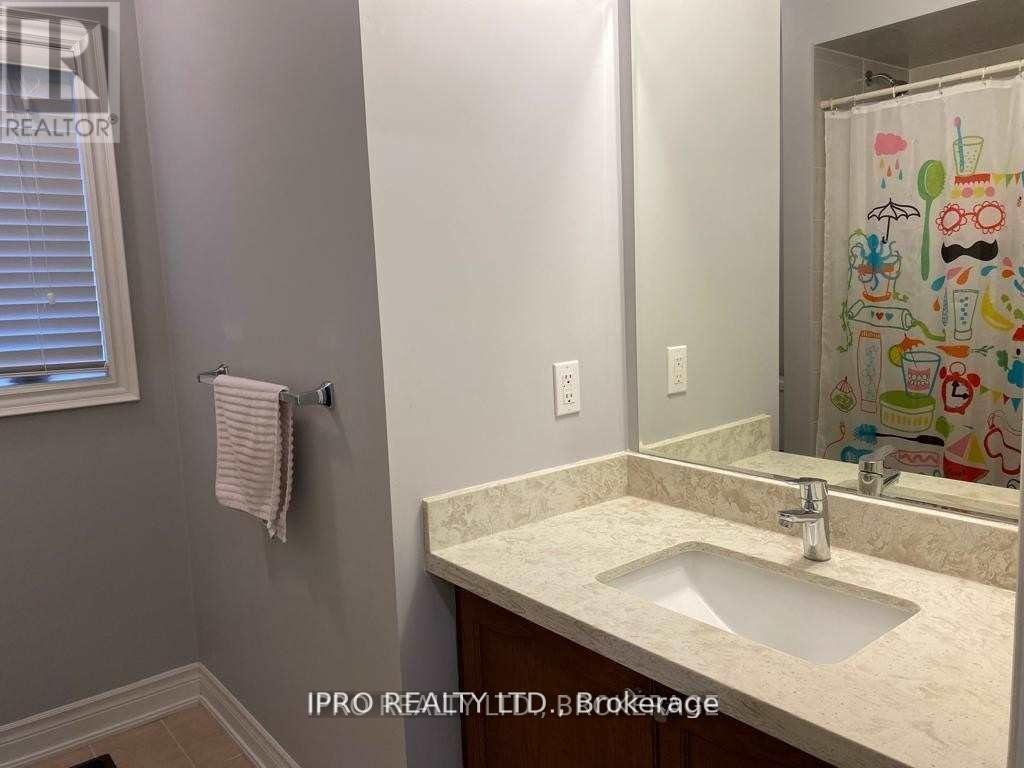 35 PRUDHAM CRES