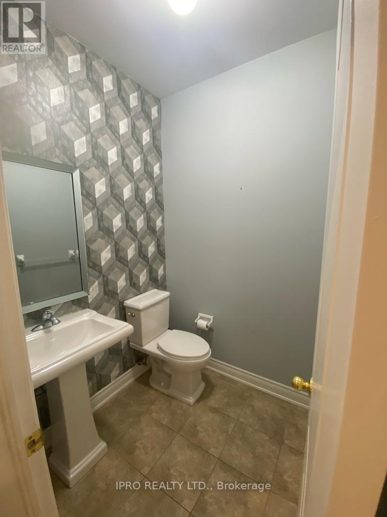 35 PRUDHAM CRES